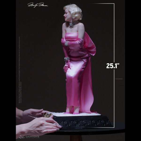 Marilyn Monroe Statue - Image 4